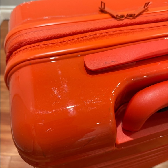 Beis Medium Check In Roller 26” in Flame - Picture 2 of 6